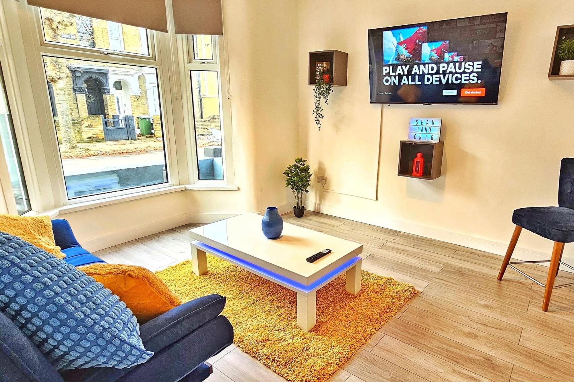 Stratford City - Luxe House With Garden Holiday home