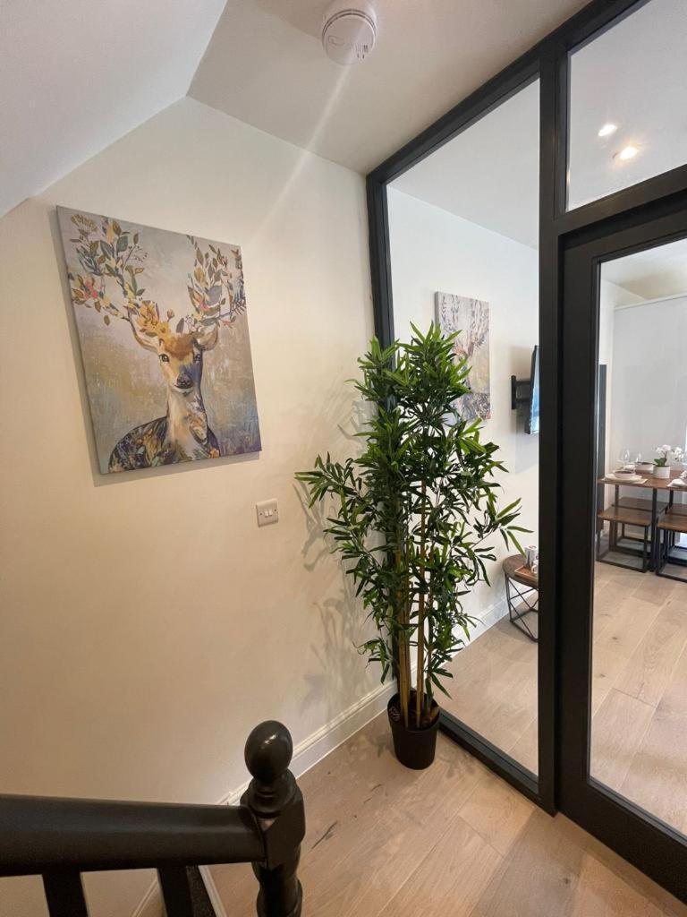 2 Bed In Apartment London
