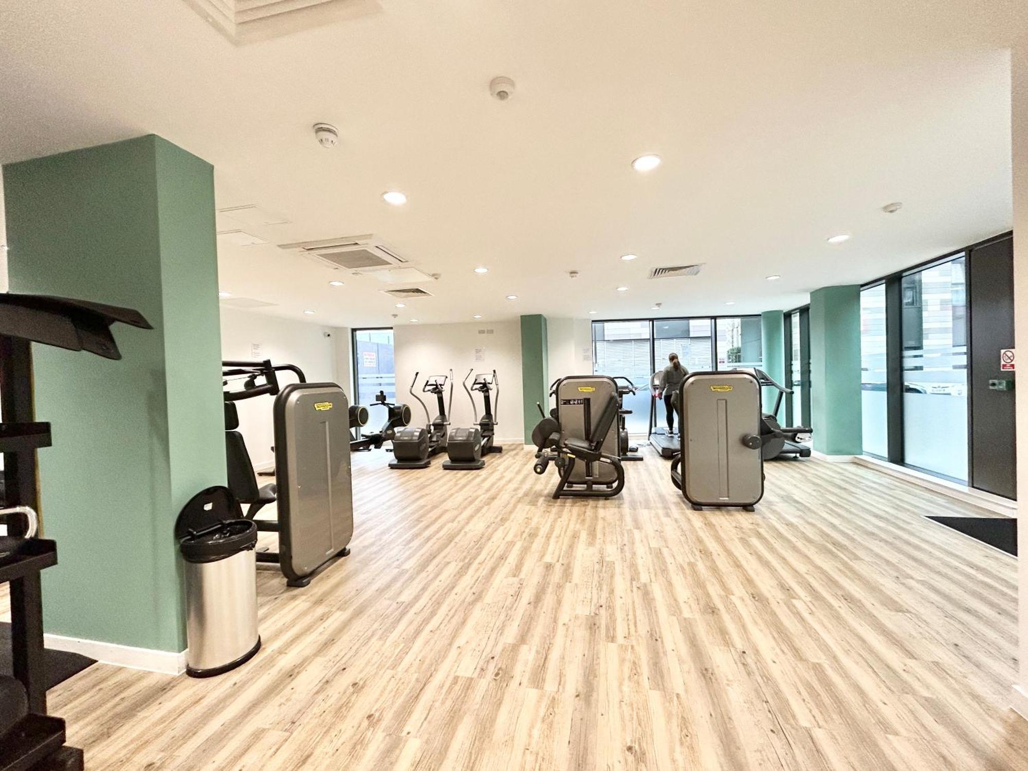 Canary Wharf, Sleeps 4, Fast Wifi, Gym, Prime Location Apartamento *