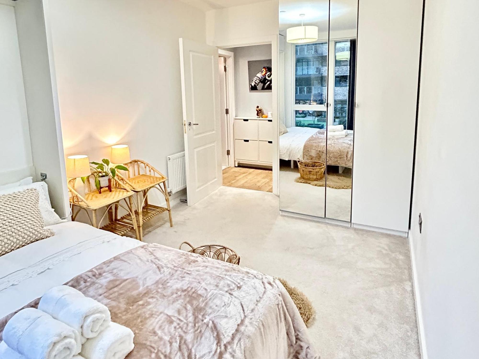 Canary Wharf, Sleeps 4, Fast Wifi, Gym, Prime Location
