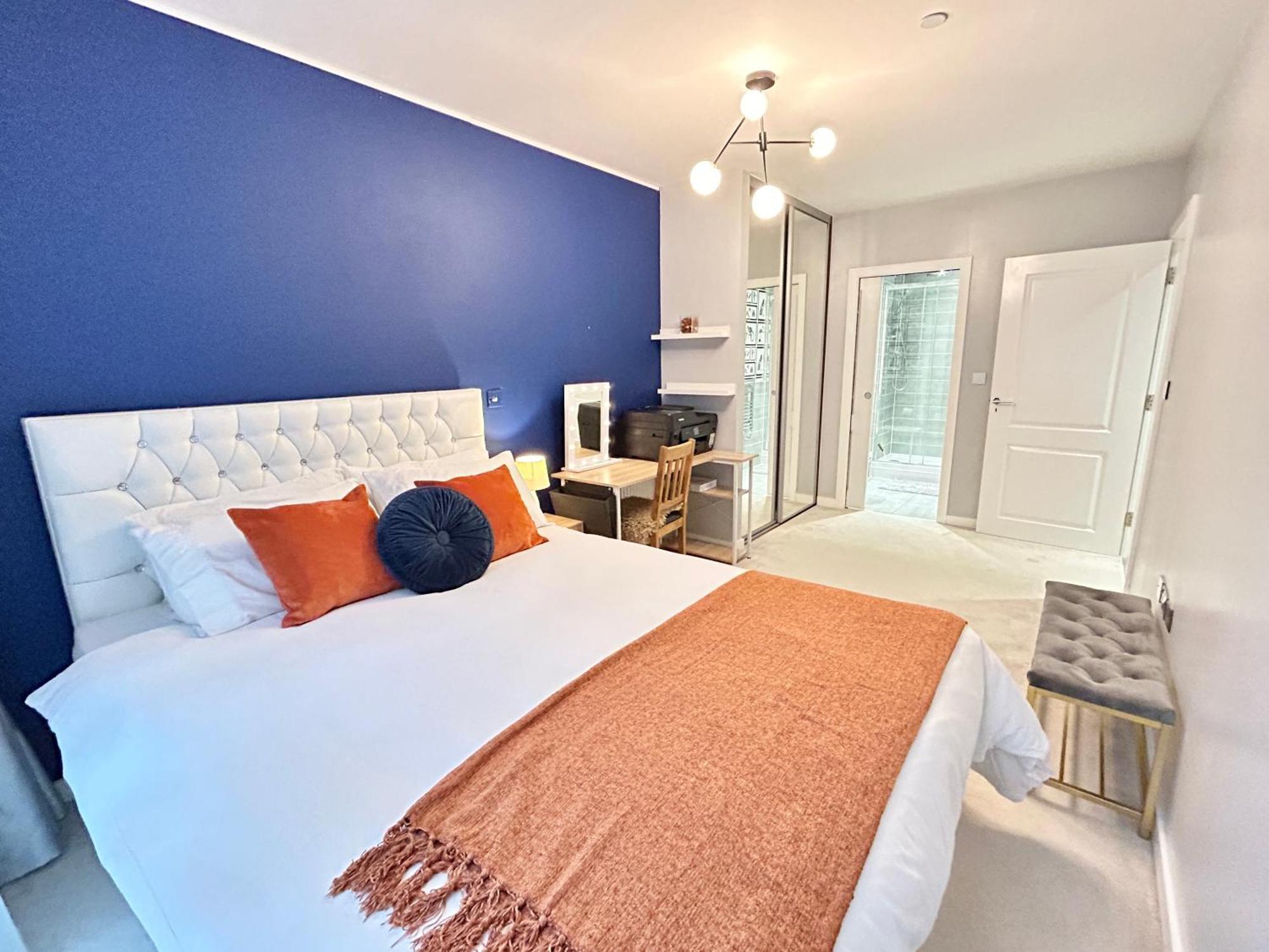 Canary Wharf, Sleeps 4, Fast Wifi, Gym, Prime Location *