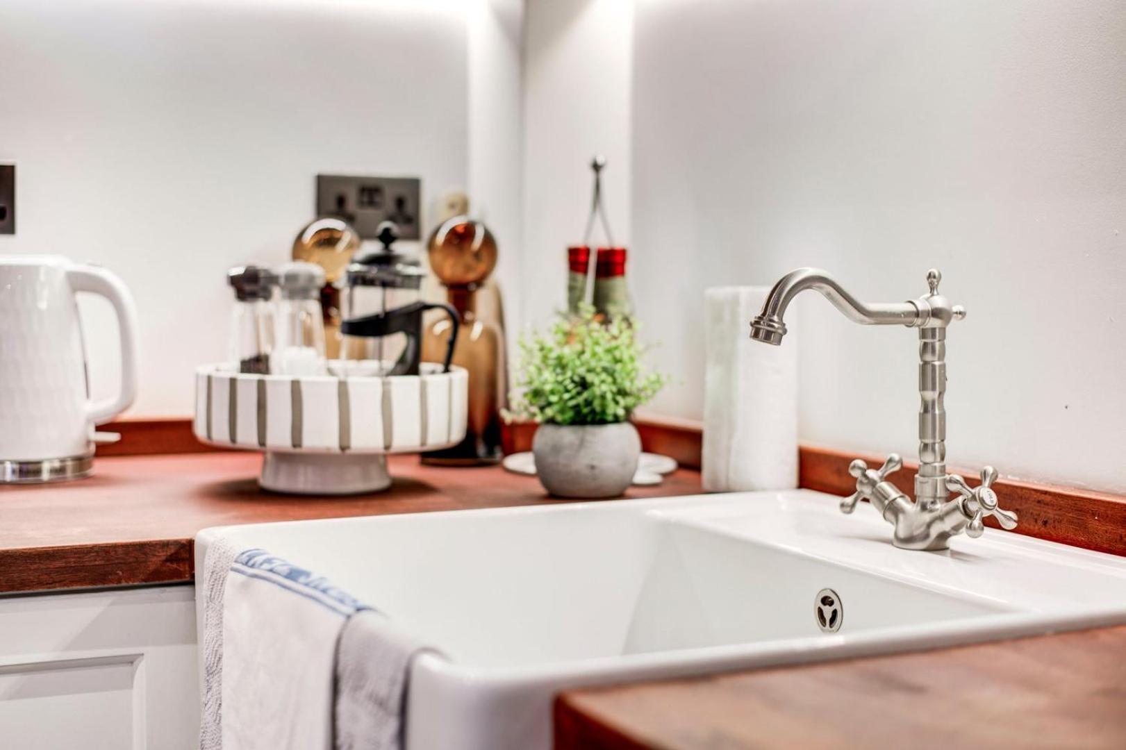 Apartment 4 Guests | Smart Tv | Attractions London
