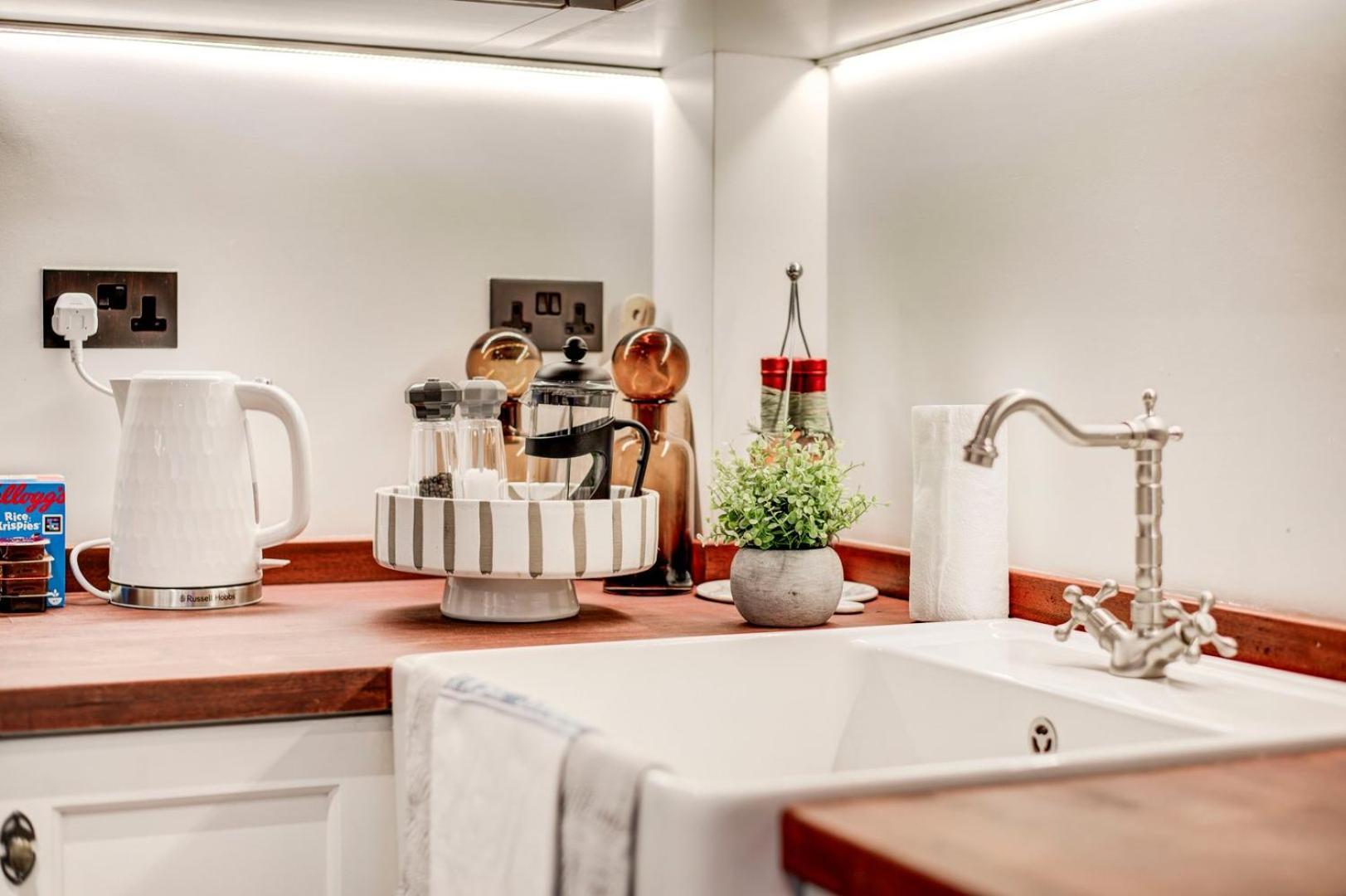 Apartment 4 Guests | Smart Tv | Attractions London