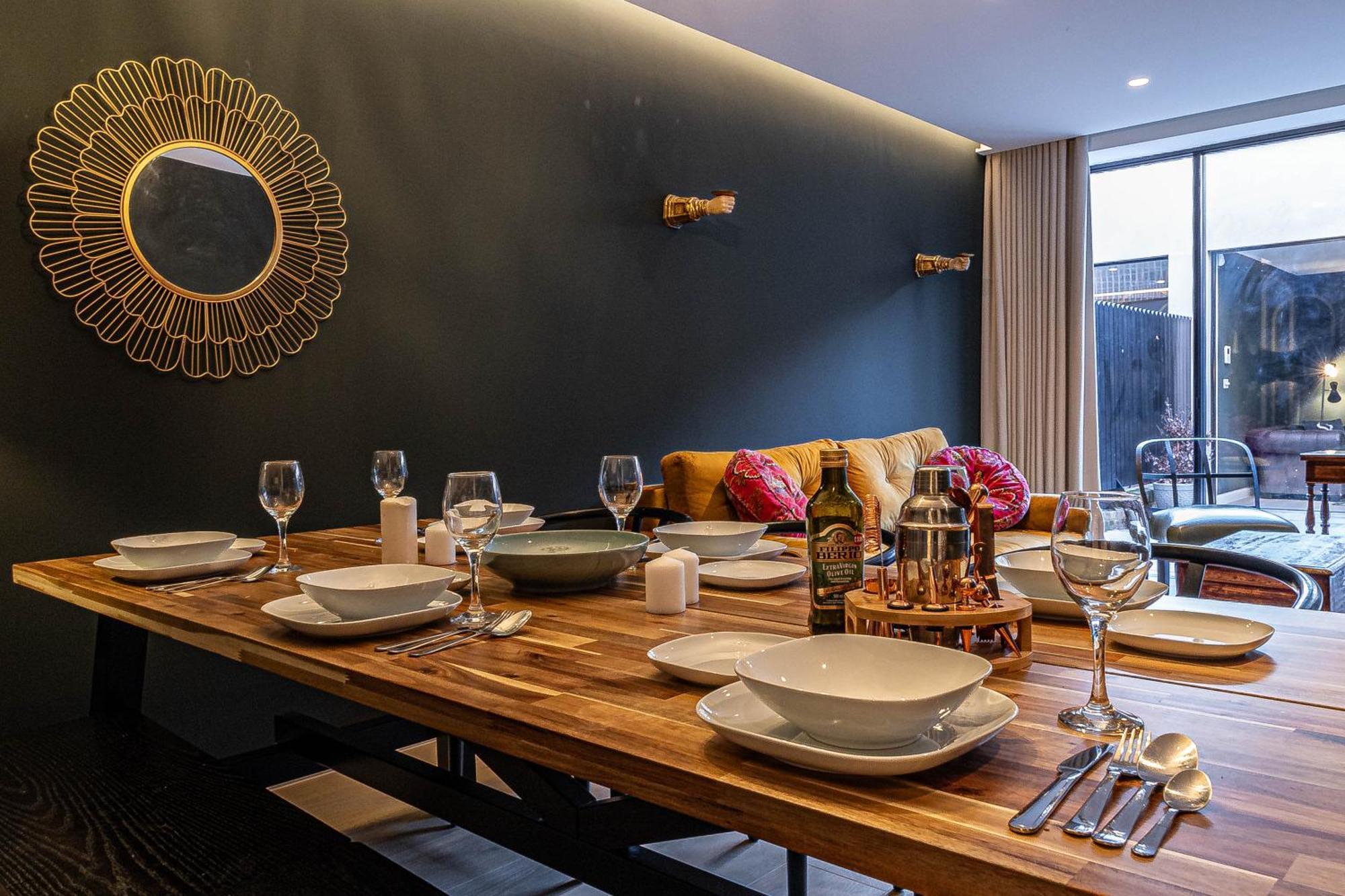 Apartamento The Arches Luxurious Three Bedroom Close To Hampstead Heath With Garden Balcony And Courtyard Londres