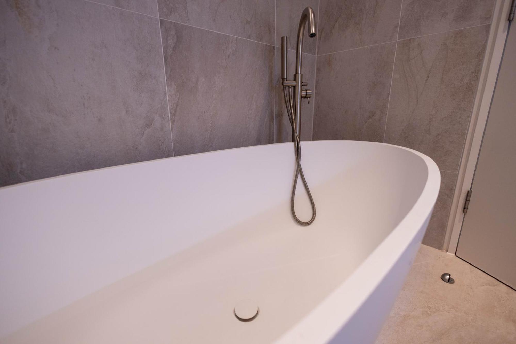 The Arches Luxurious Three Bedroom Close To Hampstead Heath With Garden Balcony And Courtyard Apartment London