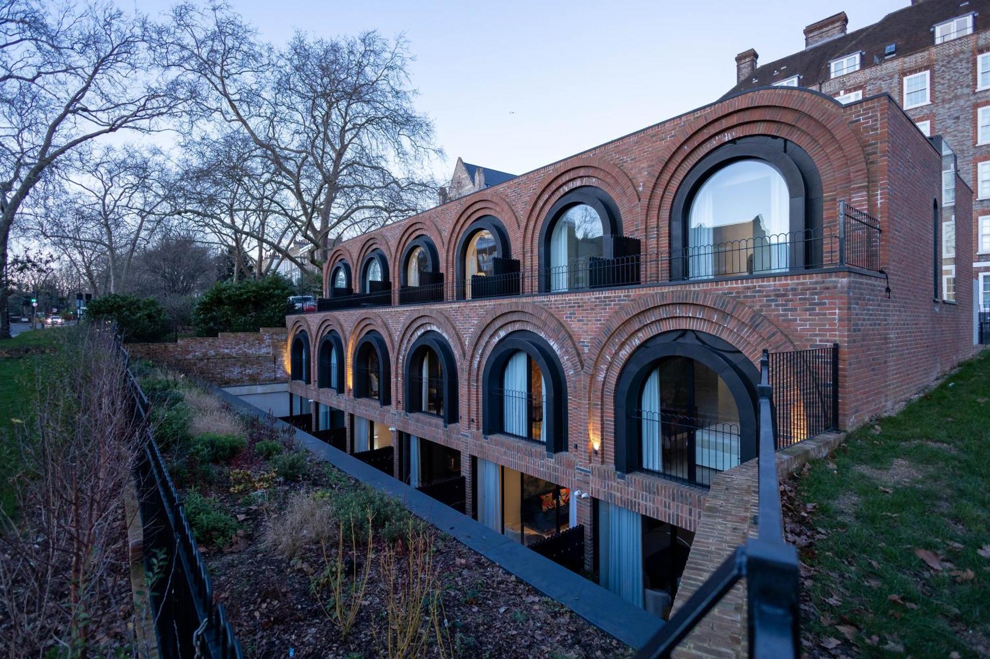 The Arches Luxurious Three Bedroom Close To Hampstead Heath With Garden Balcony And Courtyard London