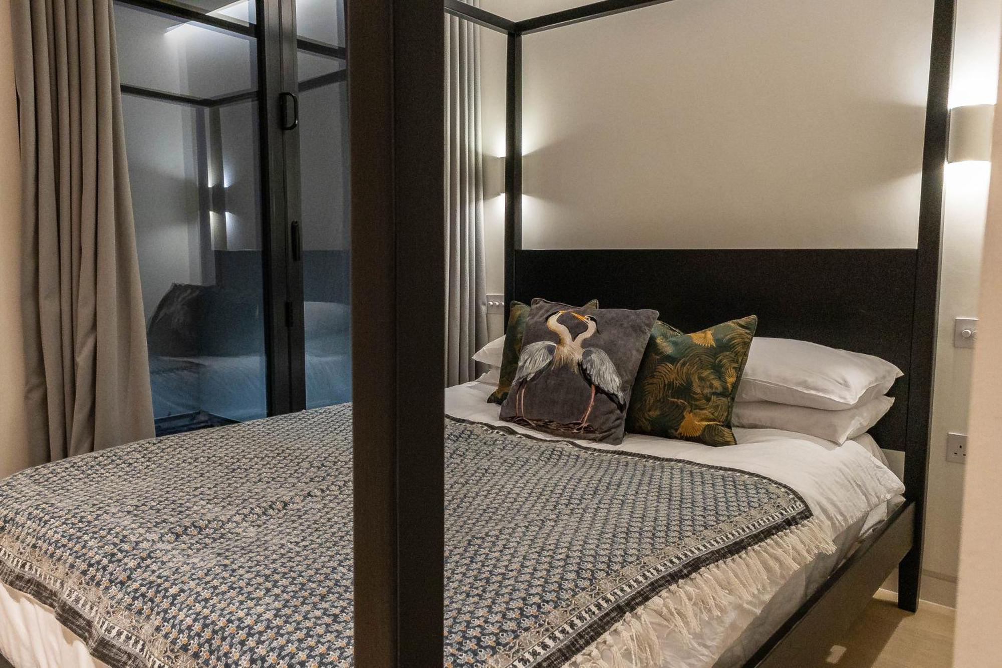 The Arches Luxurious Three Bedroom Close To Hampstead Heath With Garden Balcony And Courtyard Londres