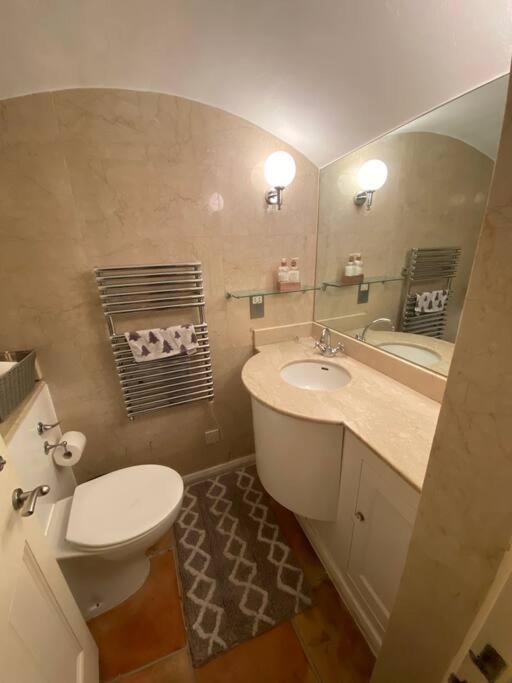 Apartment Spacious Flat In The Desirable Area Of *