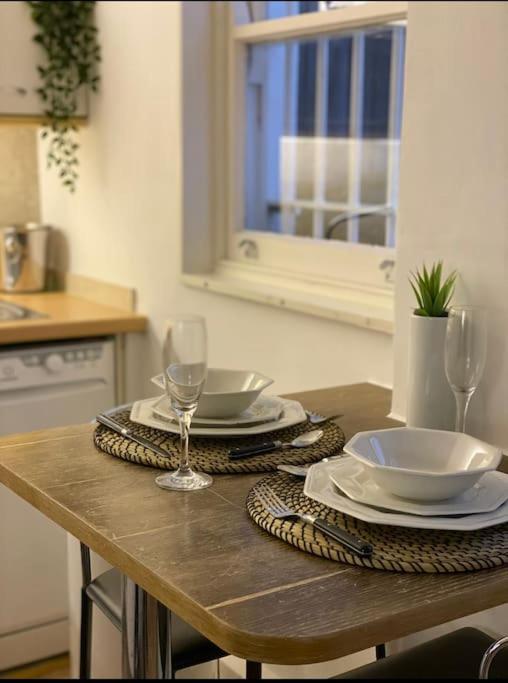 Spacious Flat In The Desirable Area Of *