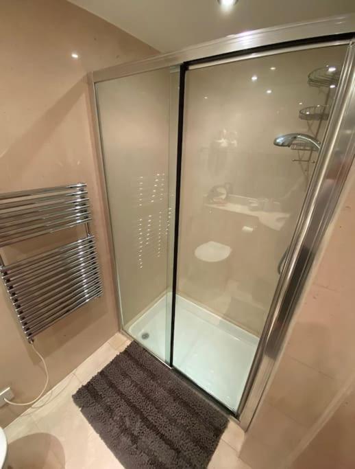 Apartment Spacious Flat In The Desirable Area Of