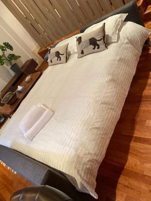 Spacious Flat In The Desirable Area Of * London