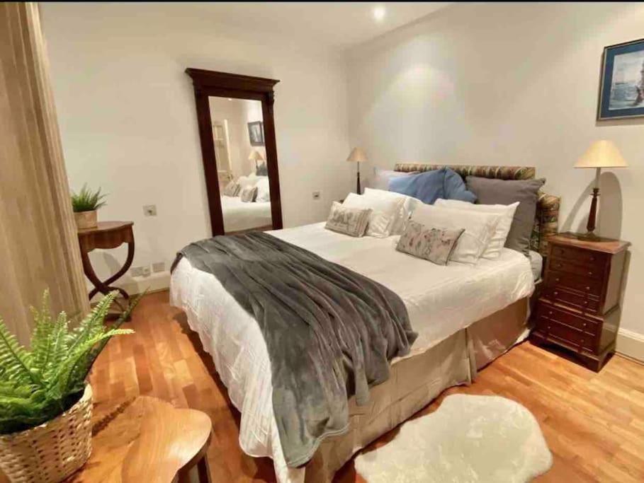 Spacious Flat In The Desirable Area Of * Londres