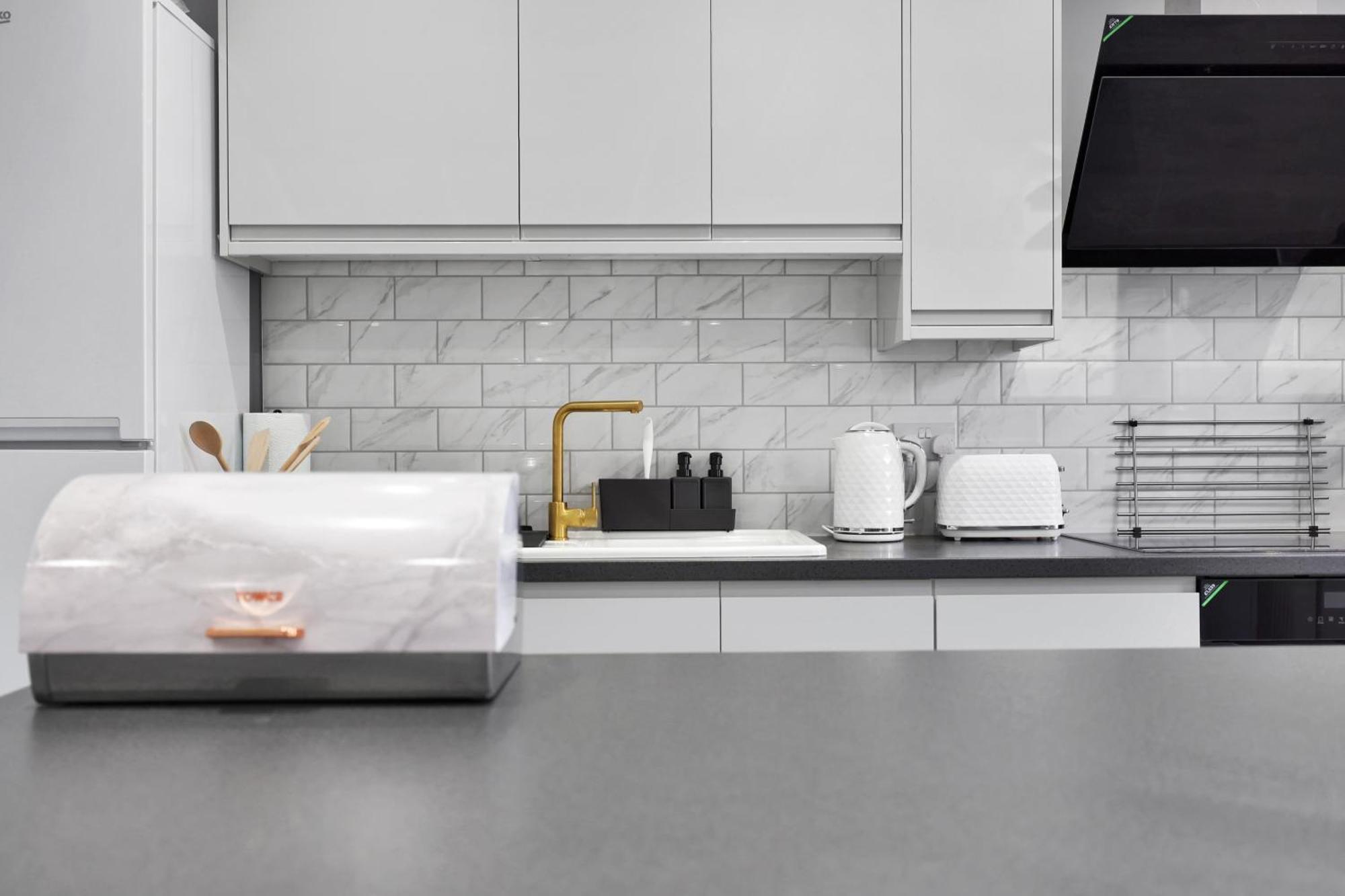 Apartment Your Cosy Modern 2 Double Bedroom Full Kitchen & Parking 5 Min Walk To Station *