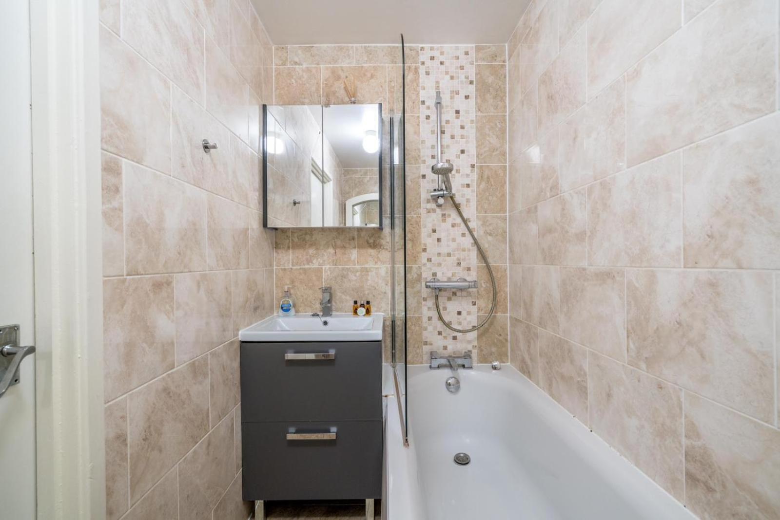 Cozy In Greater - 1br,1 Bath London