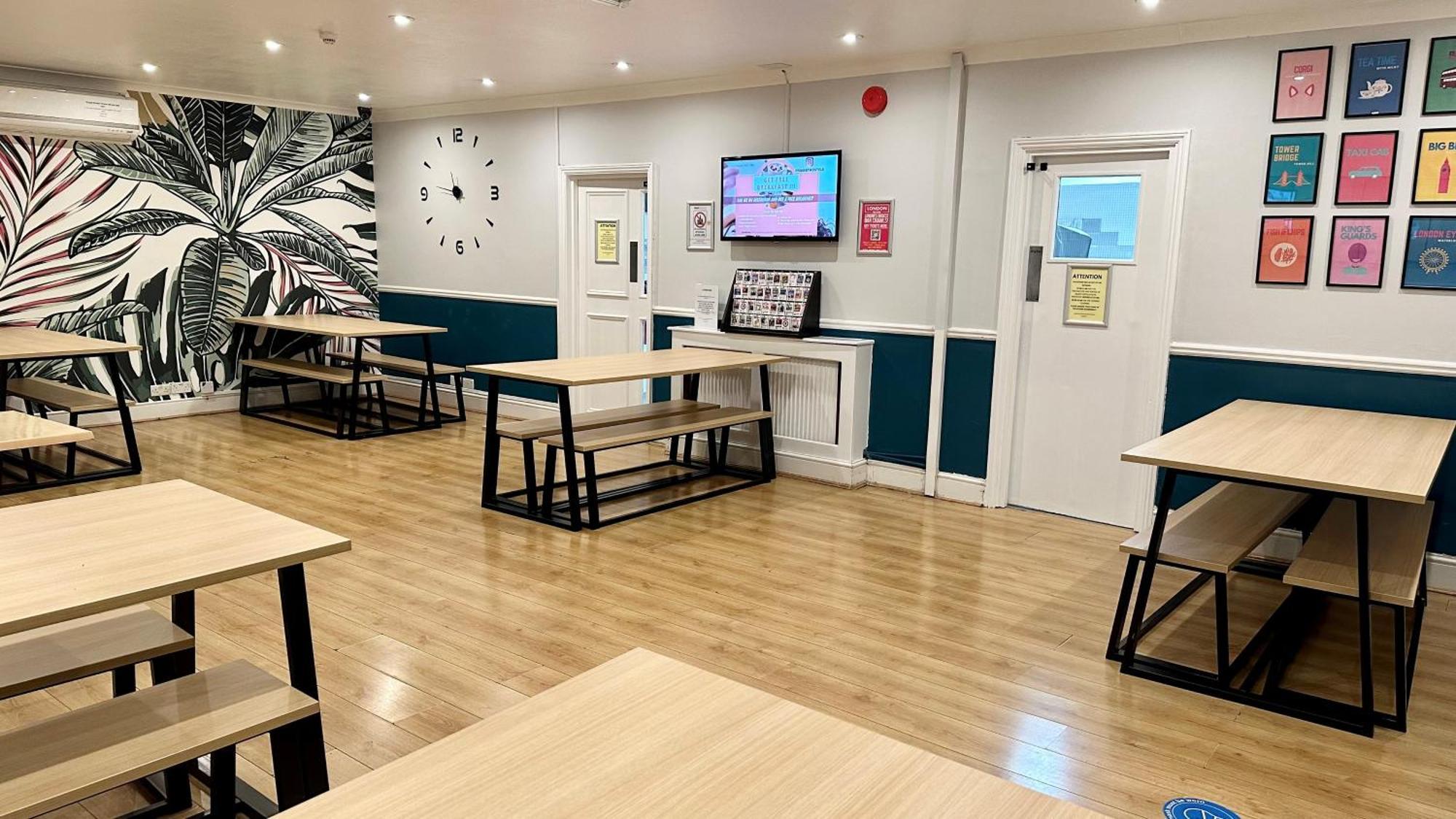Smart Hyde Park View Hostal *