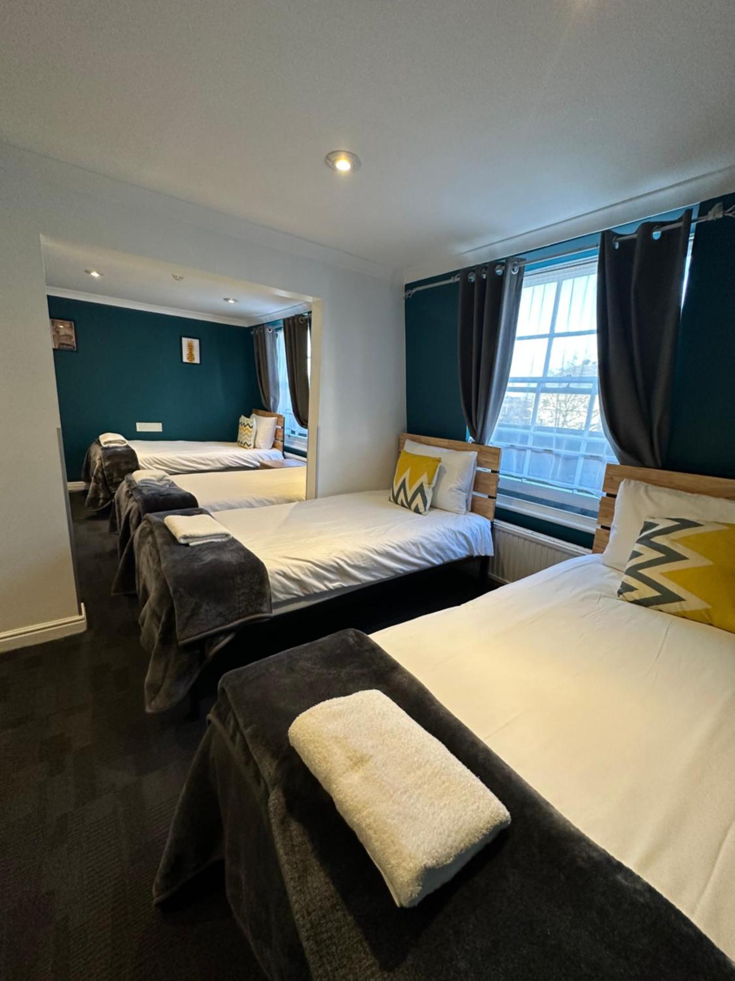 Smart Hyde Park View Hostal *