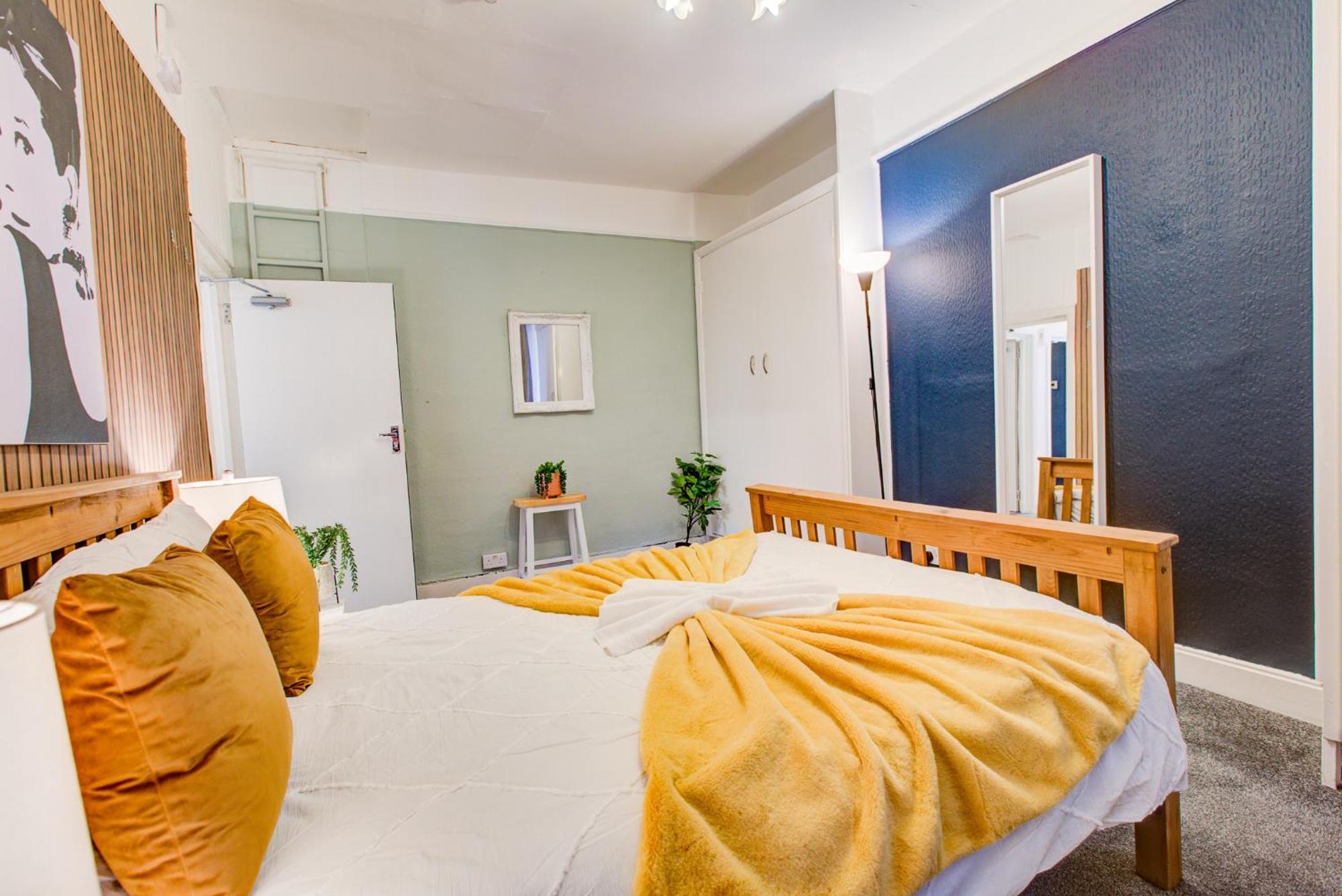 2 Bedroom And Living In Appartement *