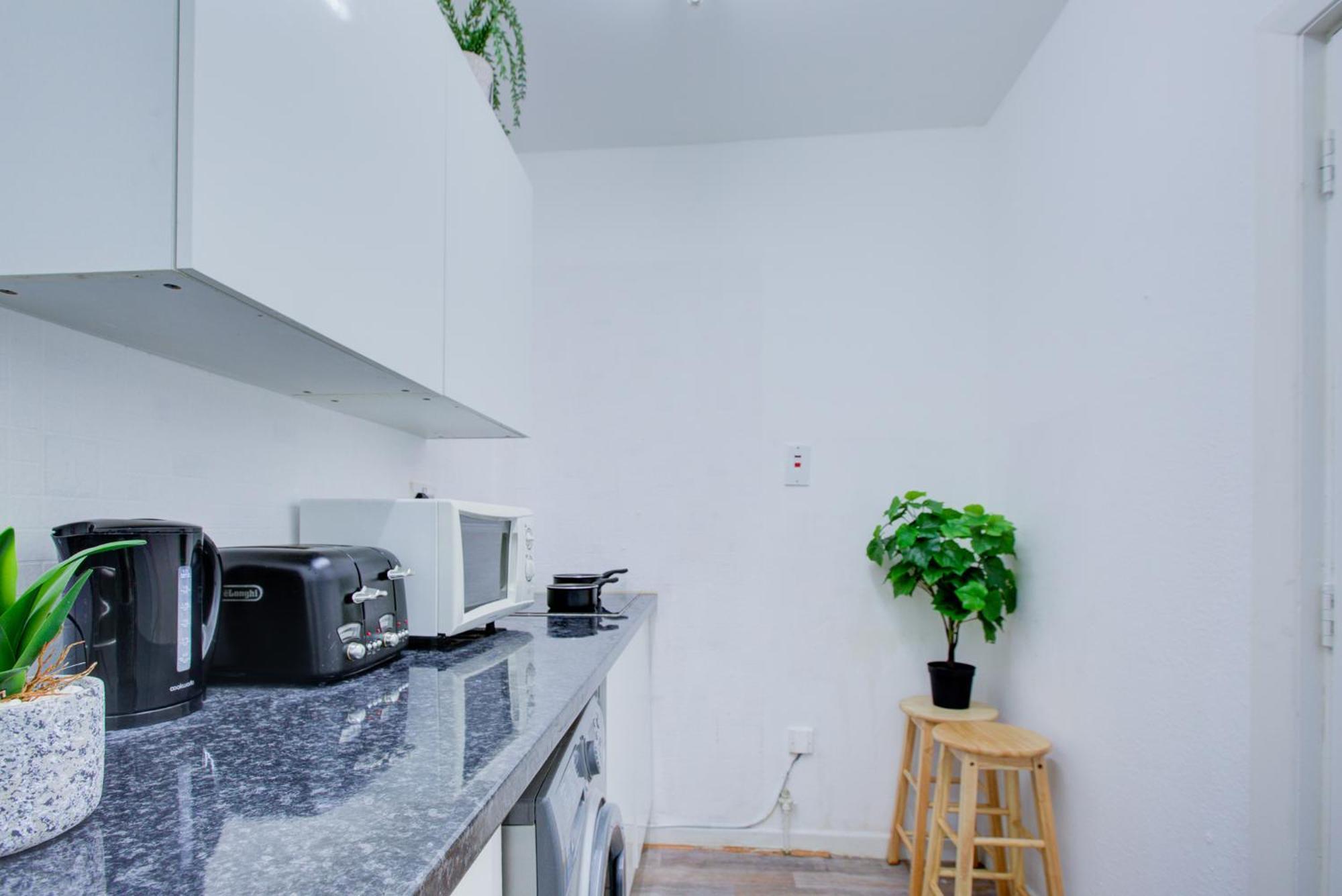 2 Bedroom And Living In