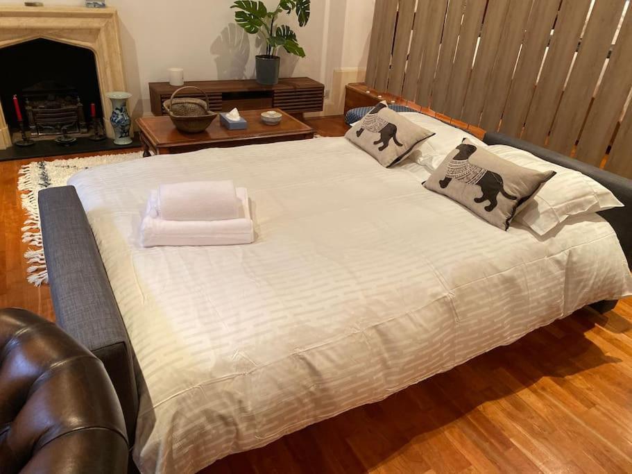 Spacious Flat In The Desirable Area Of Apartment London