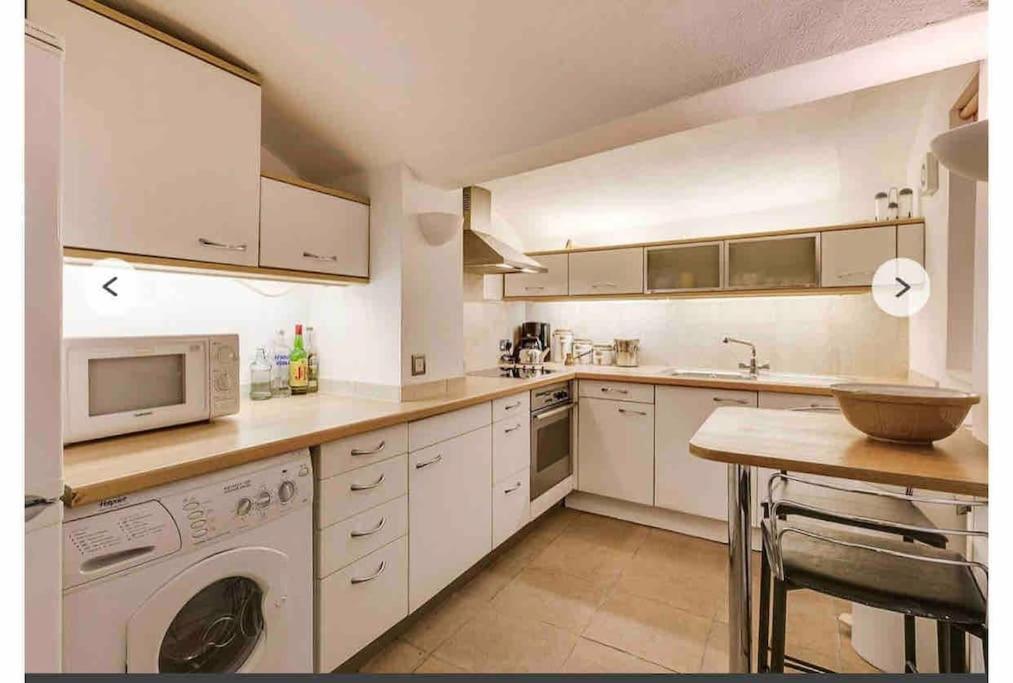 Spacious Flat In The Desirable Area Of * London