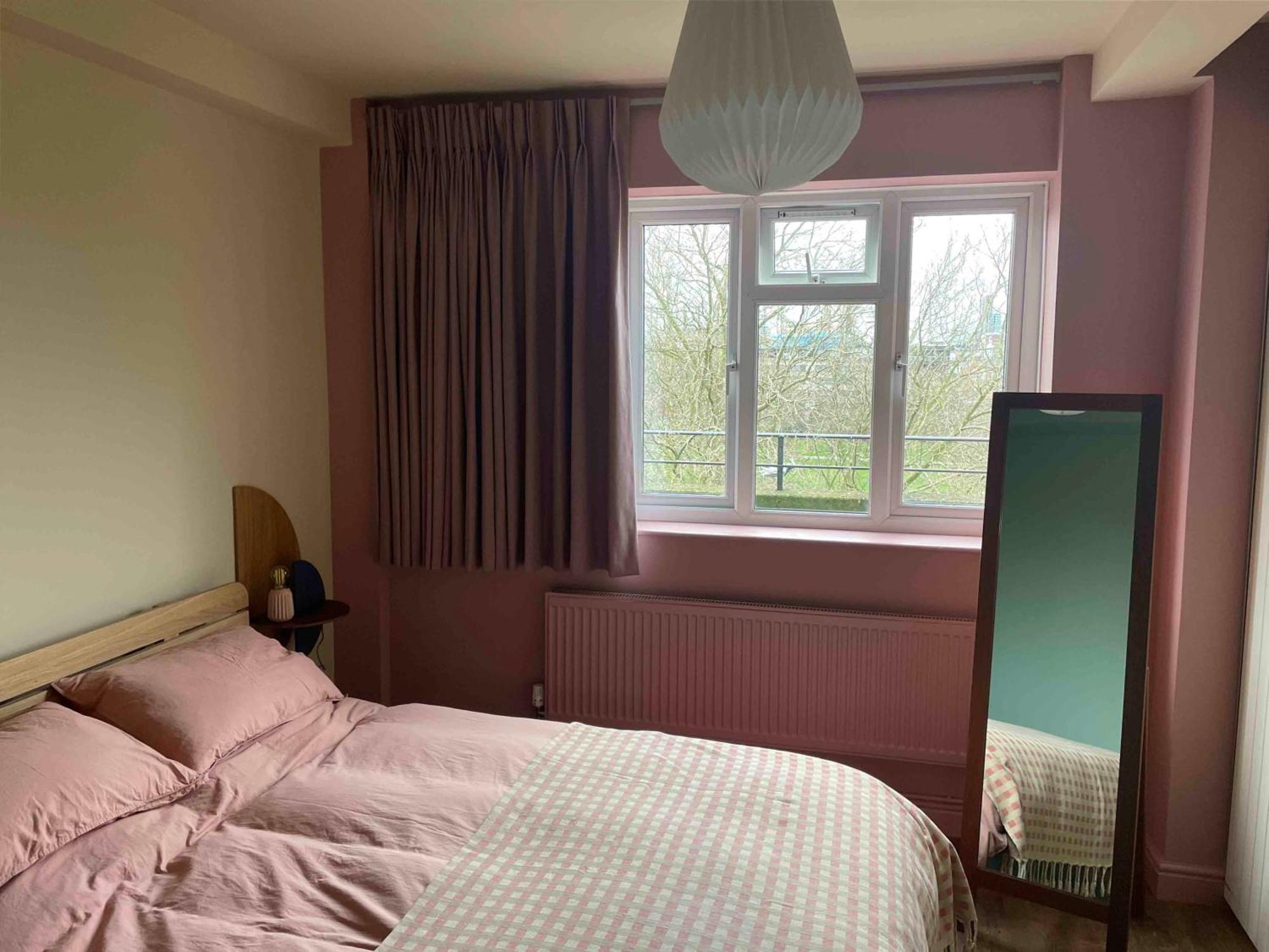 Apartment Kennington Flat With Balcony, King Size Bed And Free Parking Overlooking Park