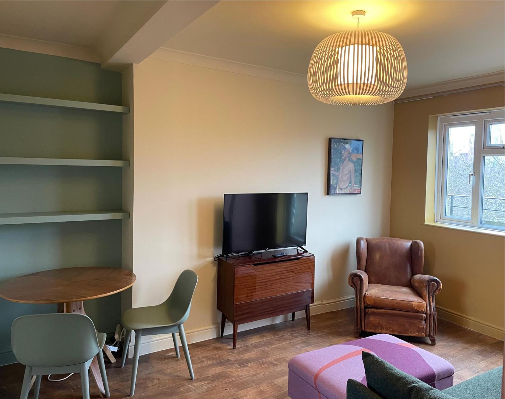 Kennington Flat With Balcony, King Size Bed And Free Parking Overlooking Park * London