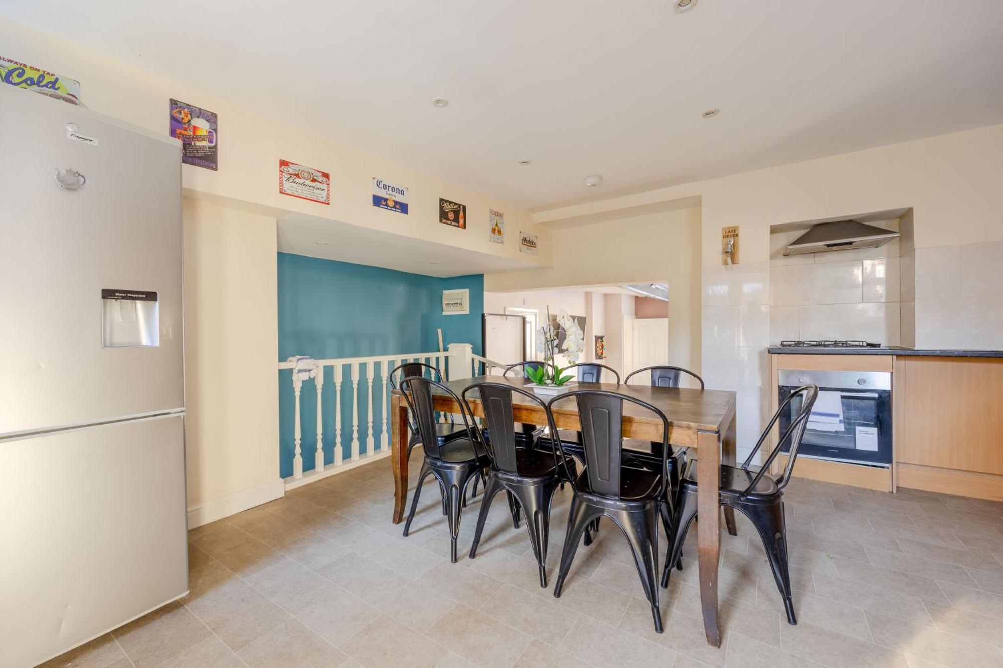 Big House Close To Metro Underground - Sleeps Up To 13 Guest house *