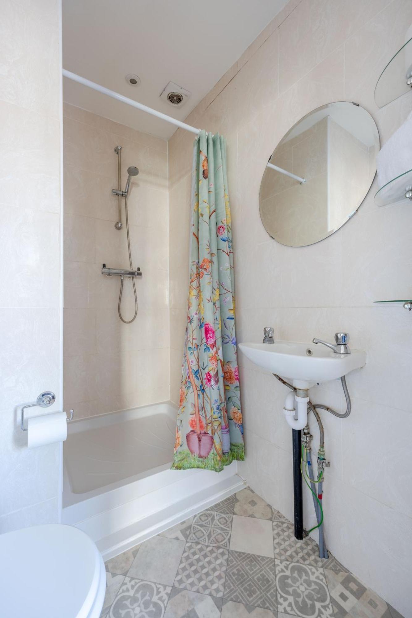 Big House Close To Metro Underground - Sleeps Up To 13 * Londres