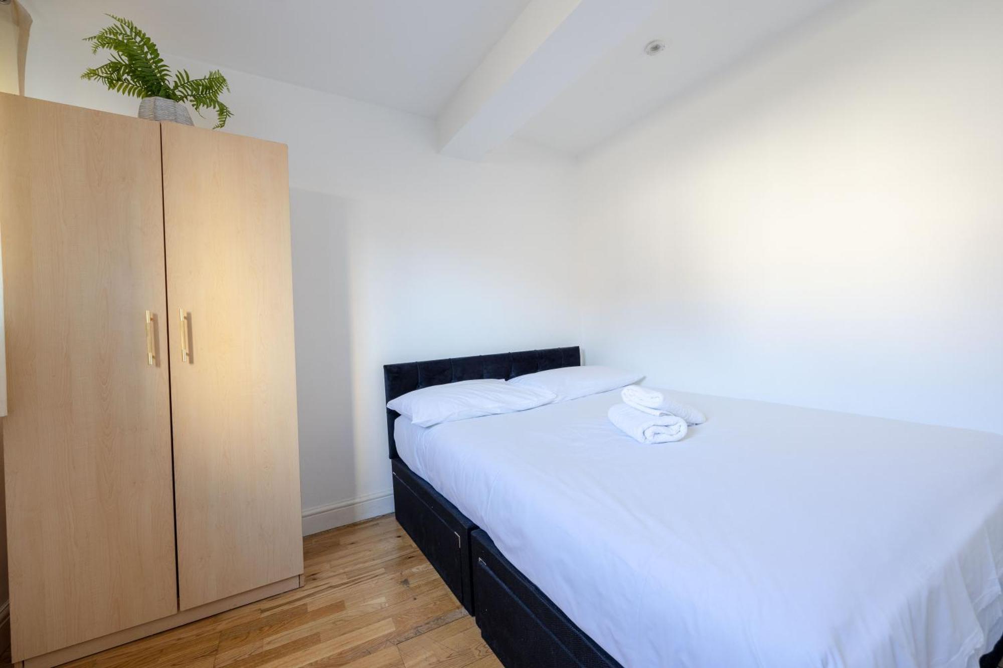 Big House Close To Metro Underground - Sleeps Up To 13 * London