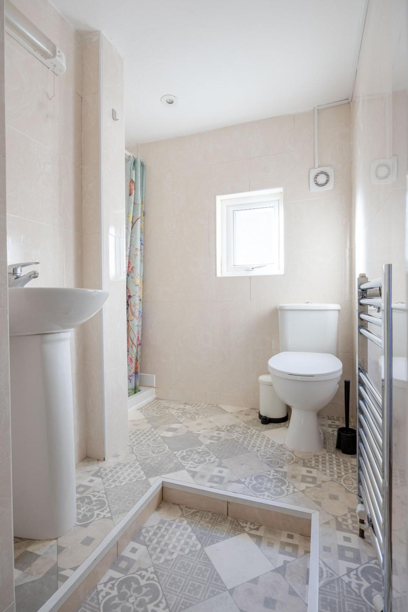 Big House Close To Metro Underground - Sleeps Up To 13 Maison d'hôtes Londres