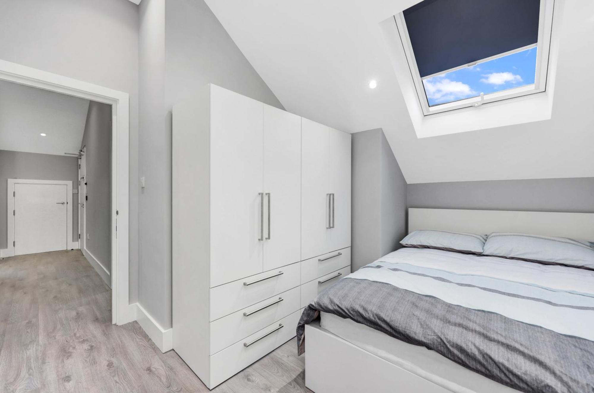 Your Cosy Modern 2 Double Bedroom Flat Fully Furnished - 5 Mins Walk To Stn Flat 4 Apartment *
