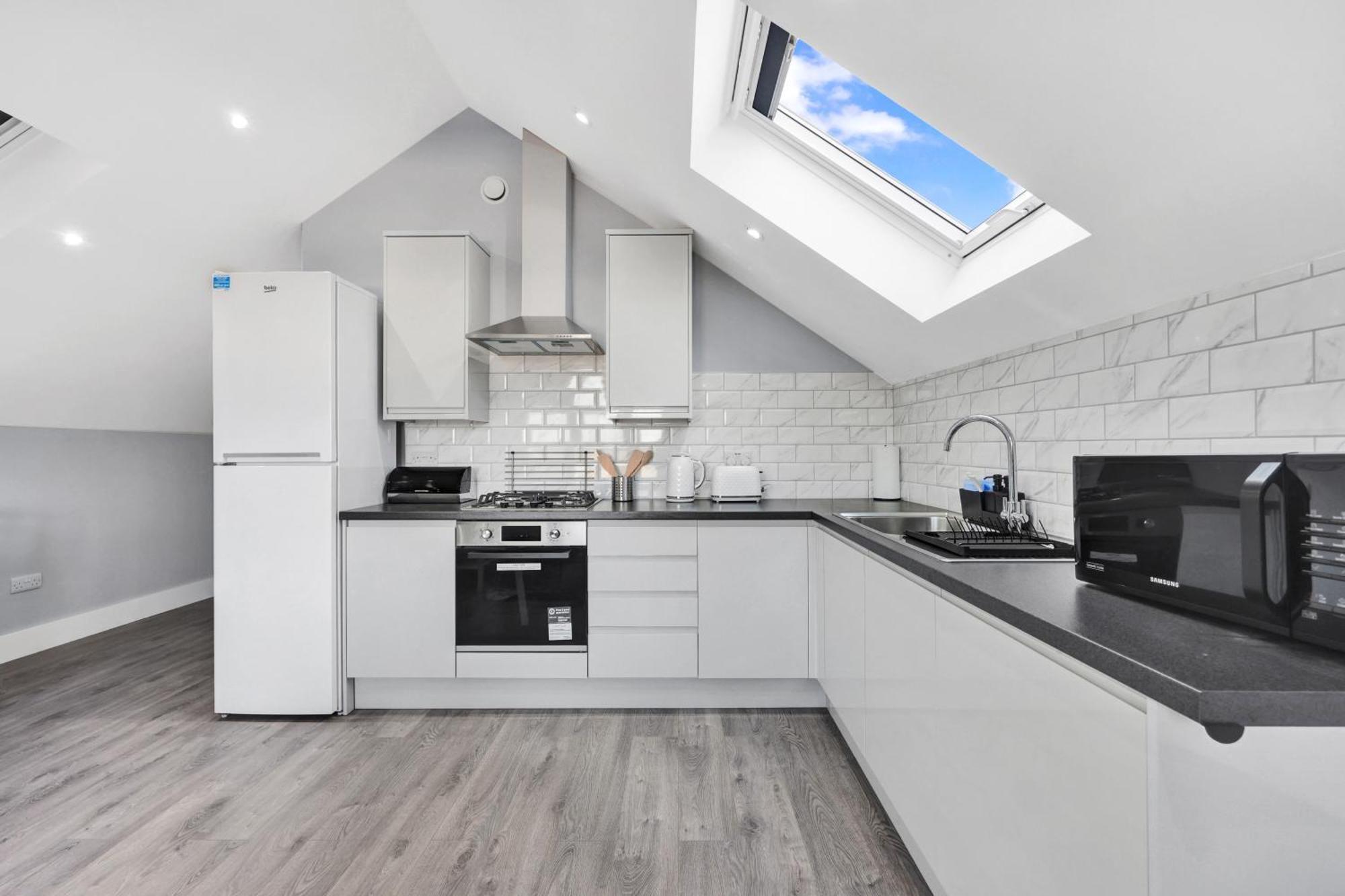 Your Cosy Modern 2 Double Bedroom Flat Fully Furnished - 5 Mins Walk To Stn Flat 4 Apartment