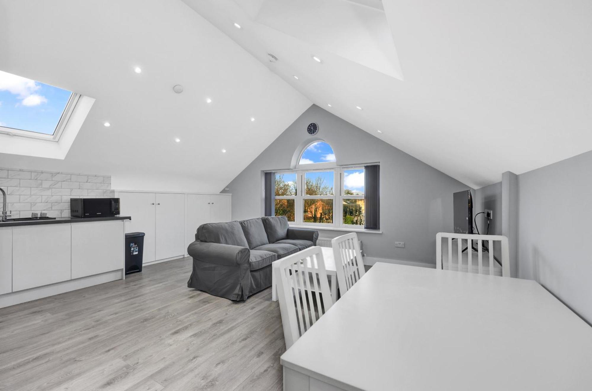 Apartment Your Cosy Modern 2 Double Bedroom Flat Fully Furnished - 5 Mins Walk To Stn Flat 4