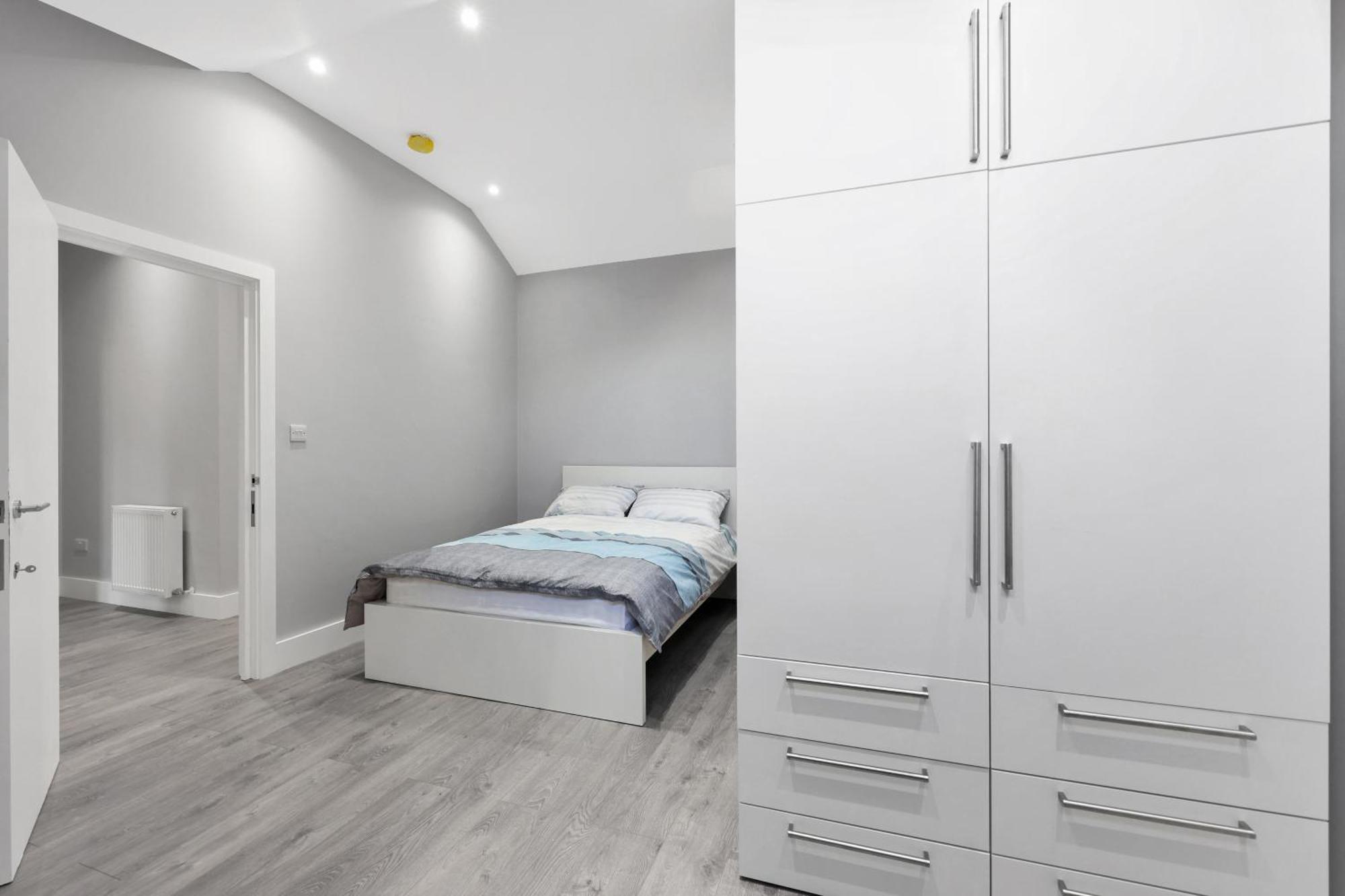 Your Cosy Modern 2 Double Bedroom Flat Fully Furnished - 5 Mins Walk To Stn Flat 4 Apartment London