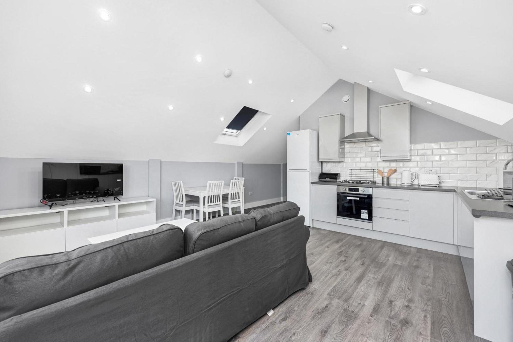 Your Cosy Modern 2 Double Bedroom Flat Fully Furnished - 5 Mins Walk To Stn Flat 4 Apartment