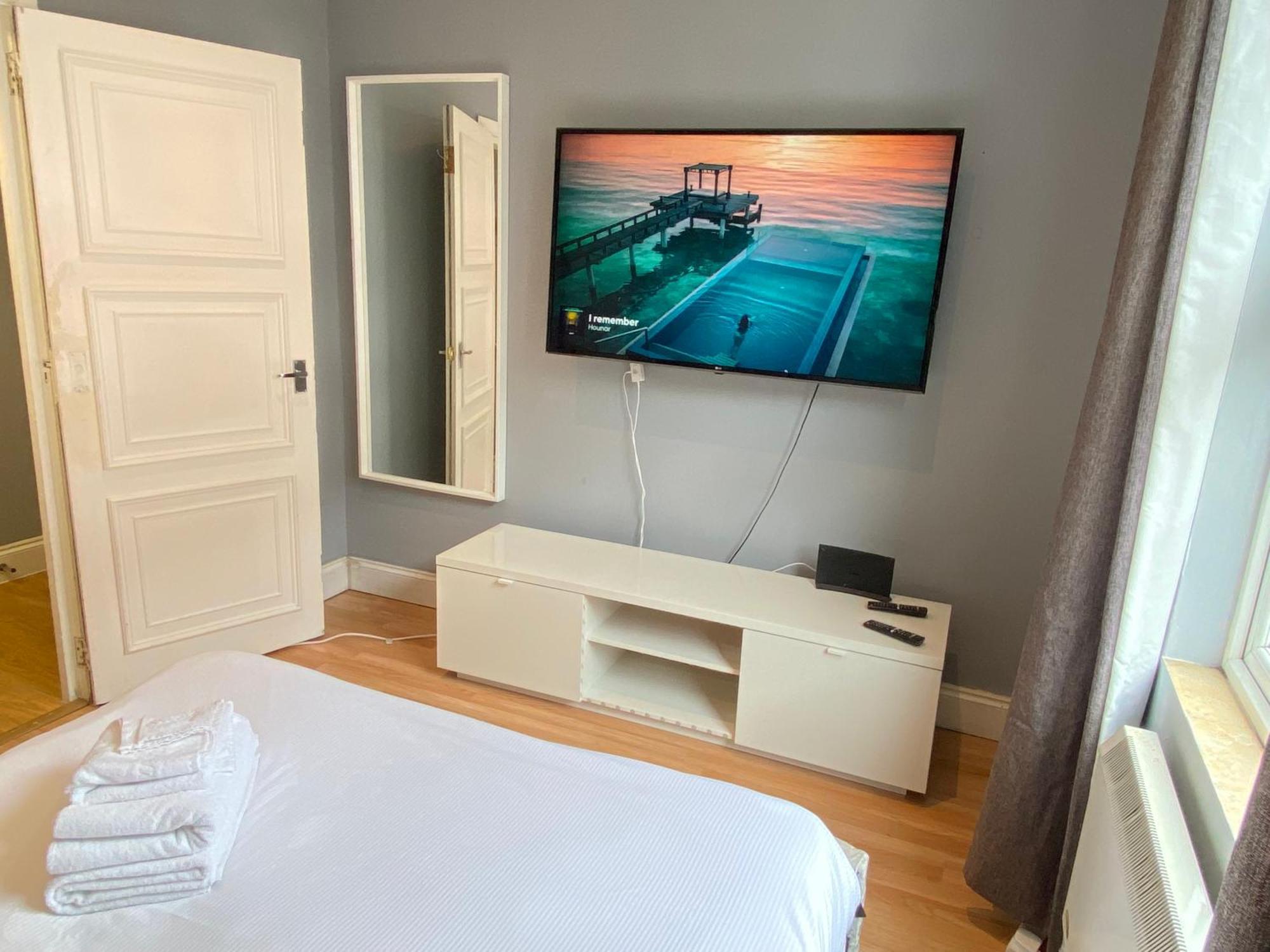 Appartement Impeccable 2-bed In Londres