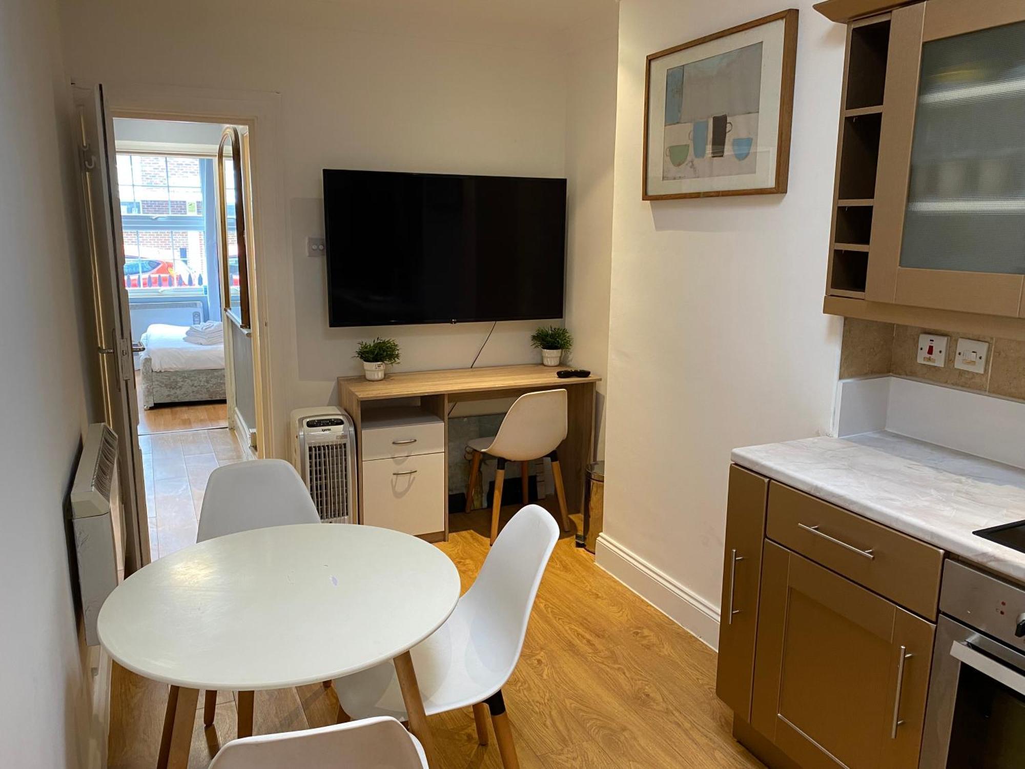 Impeccable 2-bed In Appartement *