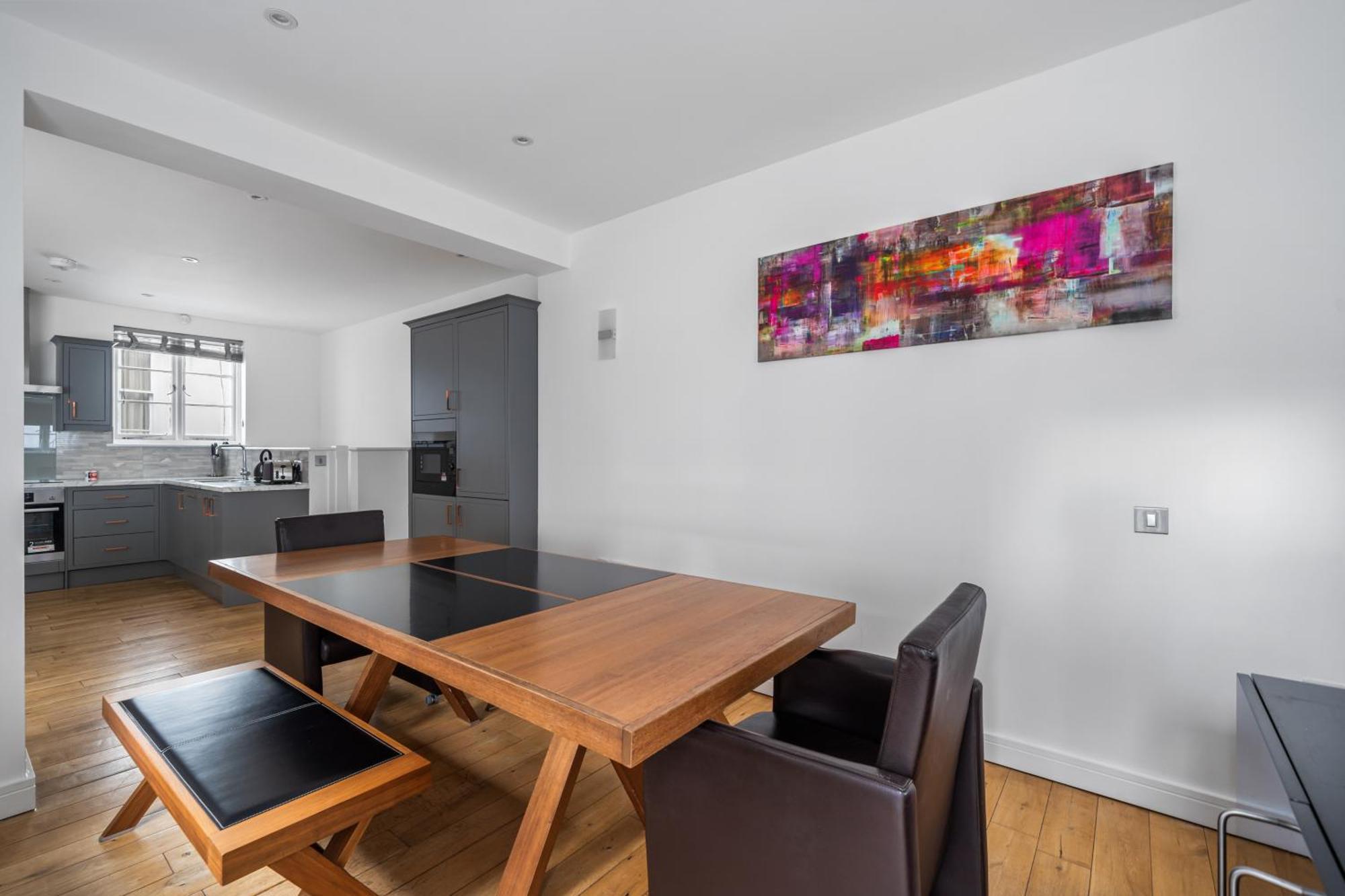 Appartement Stunning 2 Bed 2 Bath With Air Con + Garden Londen