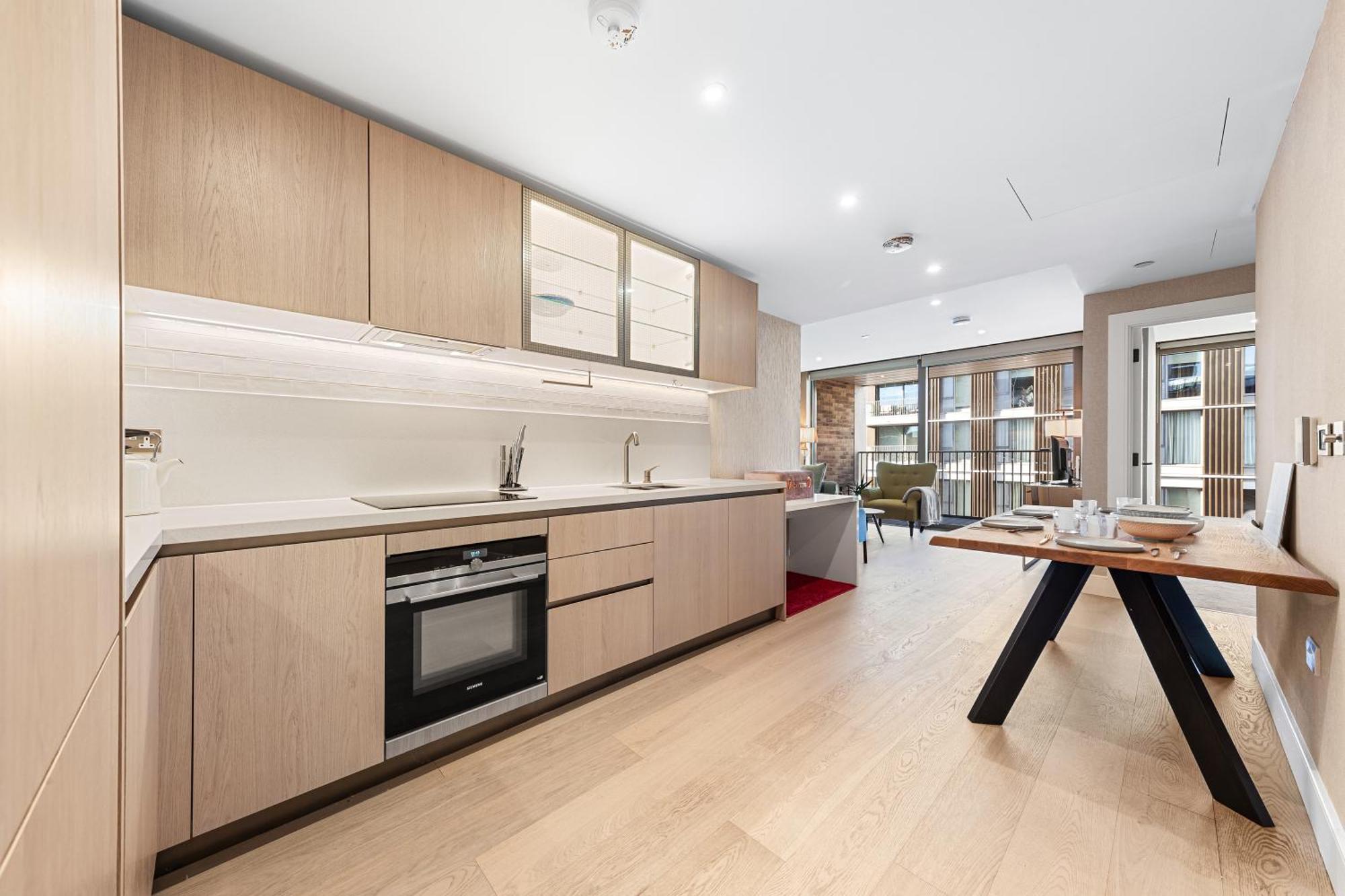 Luxury 1bdr + Balcony - Londres