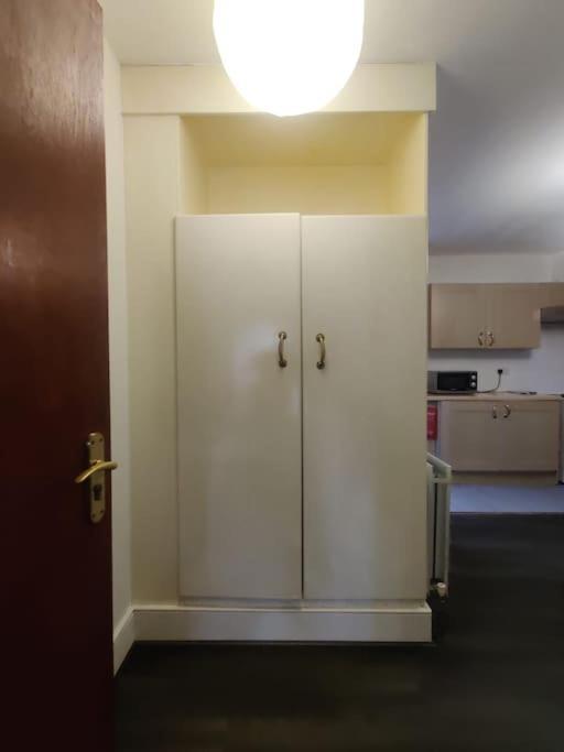 Very Large Studio On Finchley Road 15 Appartement