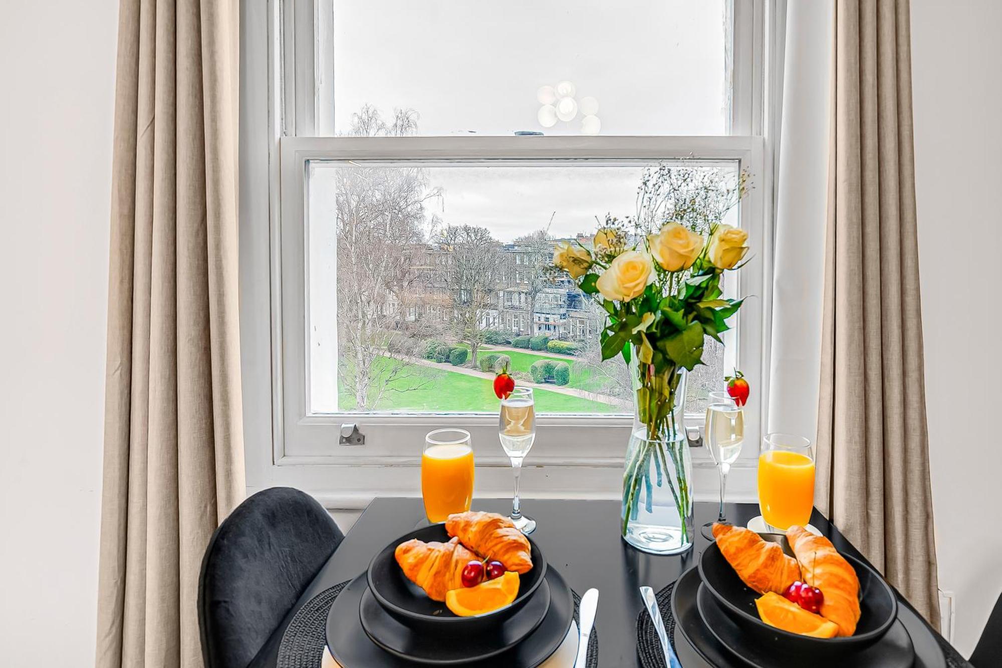 Serene With Garden View - Cozy Retreat For Couples & Solo Travellers Apartamento *
