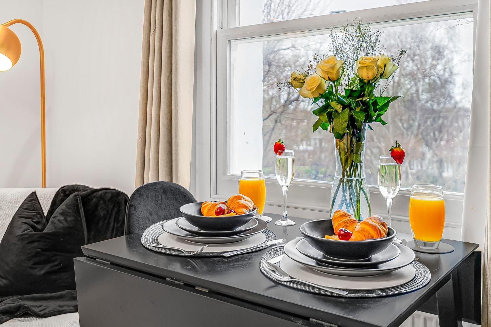 Serene With Garden View - Cozy Retreat For Couples & Solo Travellers Apartamento