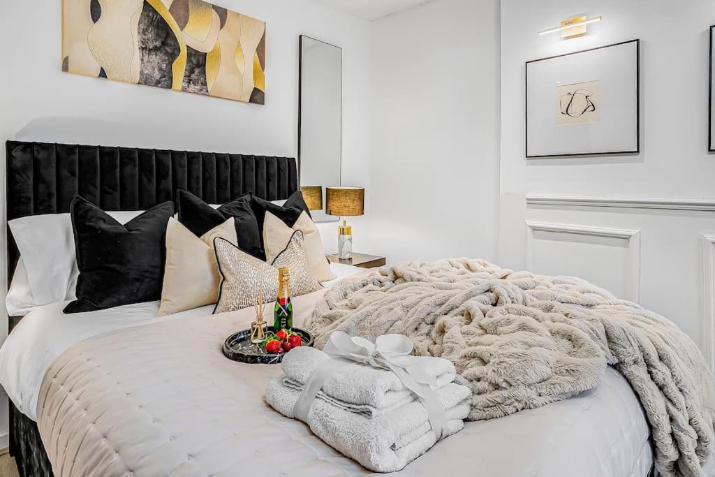 Serene With Garden View - Cozy Retreat For Couples & Solo Travellers
