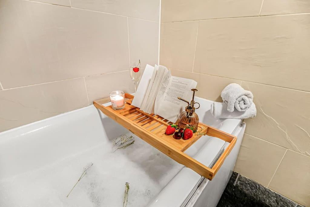 Apartamento Serene With Garden View - Cozy Retreat For Couples & Solo Travellers Londres