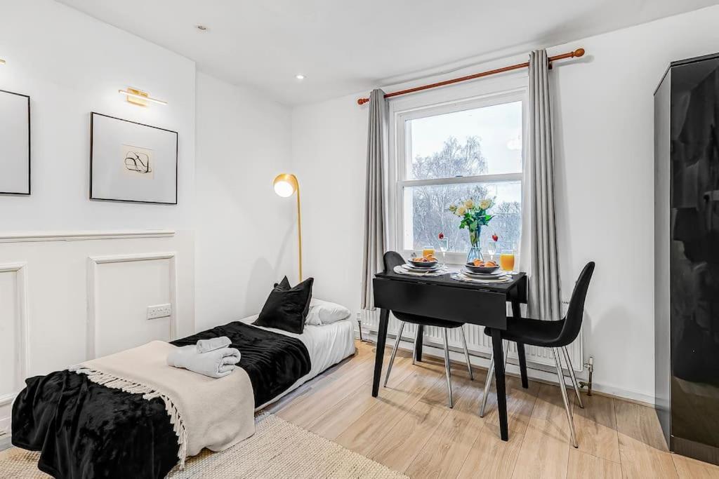 Apartamento Serene With Garden View - Cozy Retreat For Couples & Solo Travellers Londres