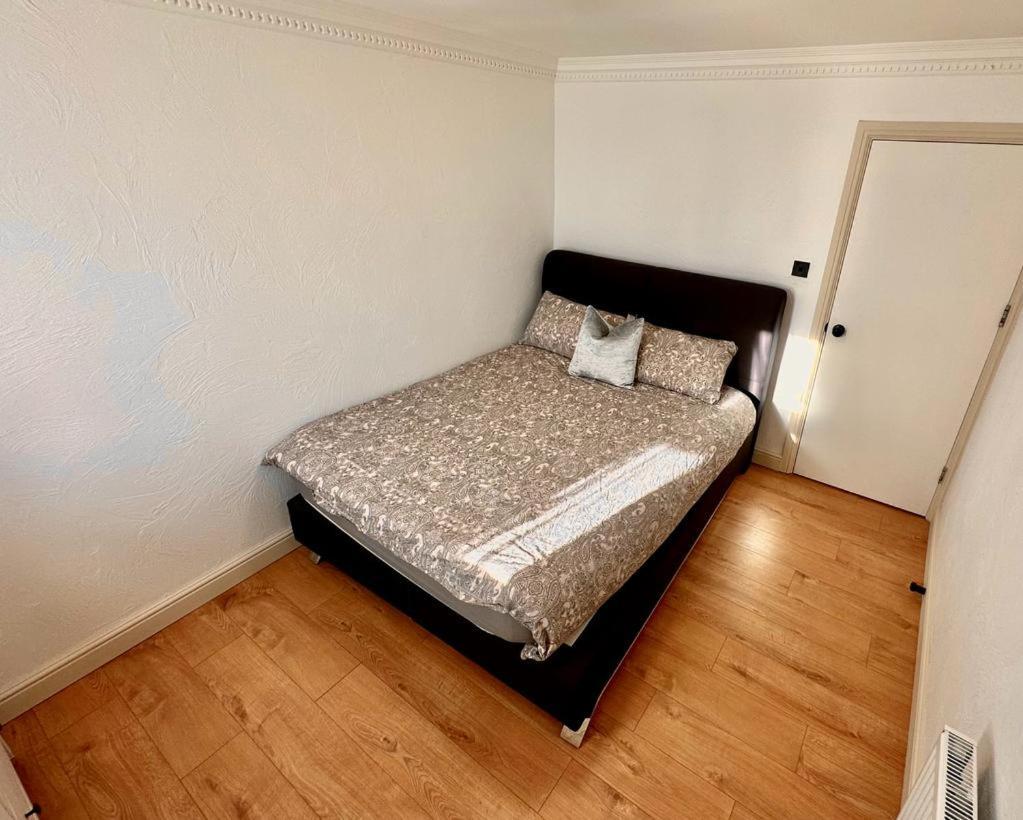 Flat 3 In Aldgate * Londres