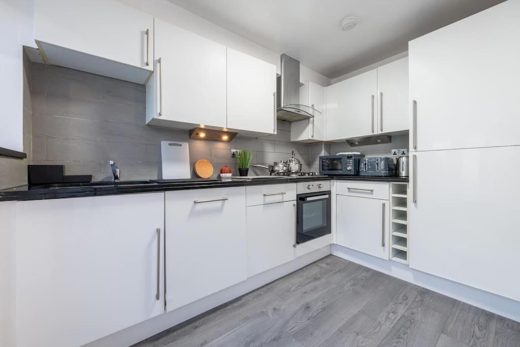 4 Beds - Tooting - 20 Min To - Free Parking Londres