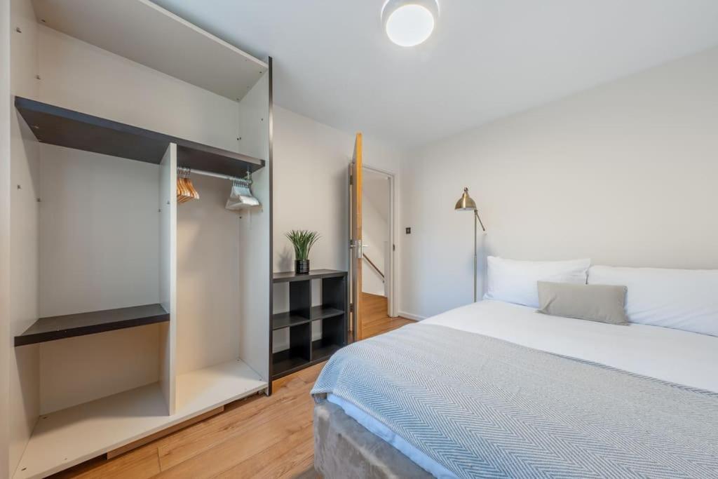 4 Beds - Tooting - 20 Min To - Free Parking
