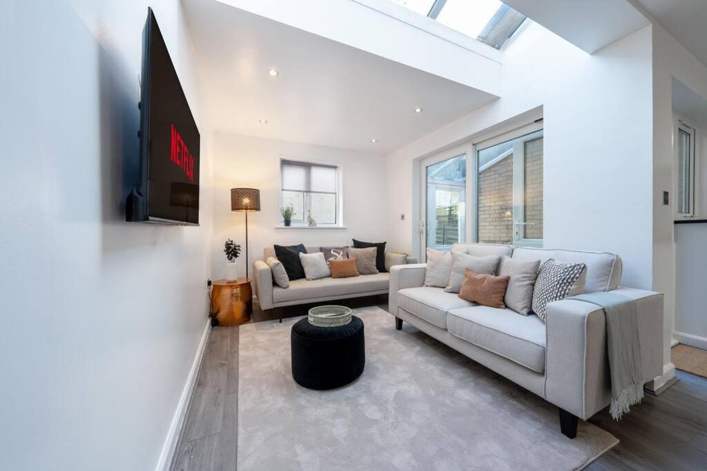 4 Beds - Tooting - 20 Min To - Free Parking Casa de Férias Londres