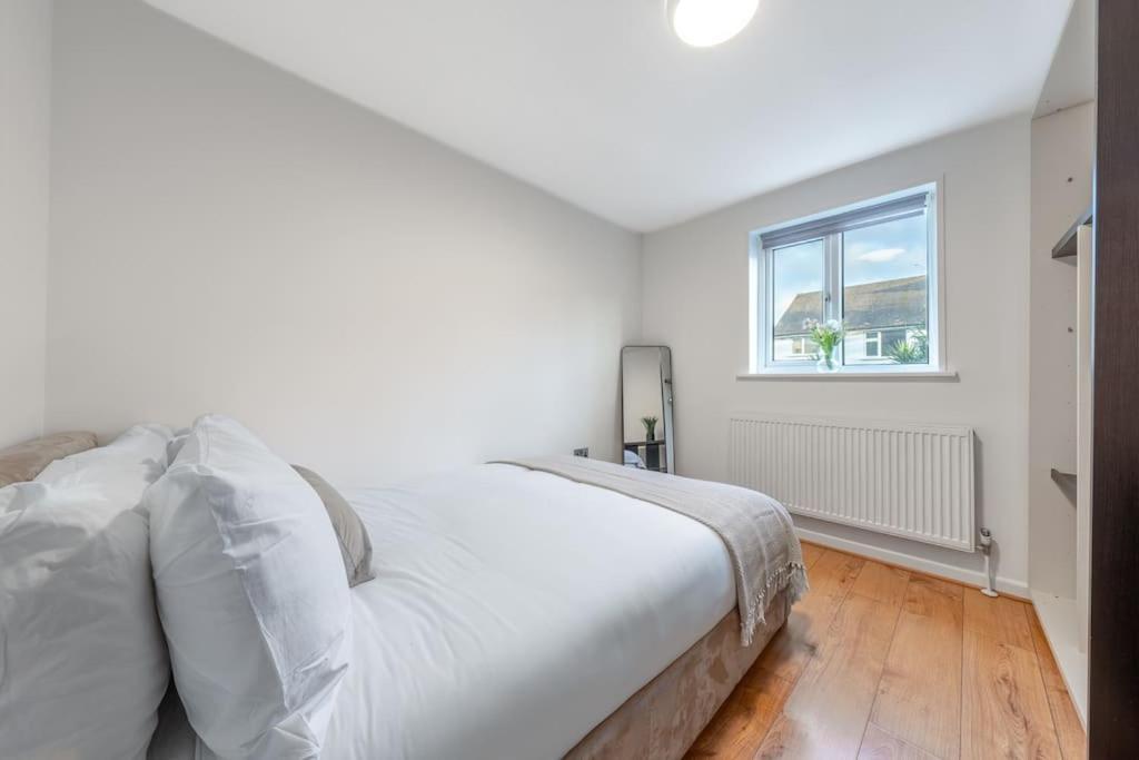 Casa de Férias 4 Beds - Tooting - 20 Min To - Free Parking